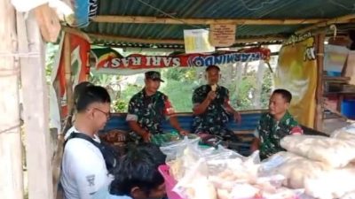 Babinsa Turun ke Warung, Cegah Masalah Wilayah Berawal dari Obrolan Warga Babinsa Turun ke Warung, Cegah Masalah Wilayah Berawal dari Obrolan Warga