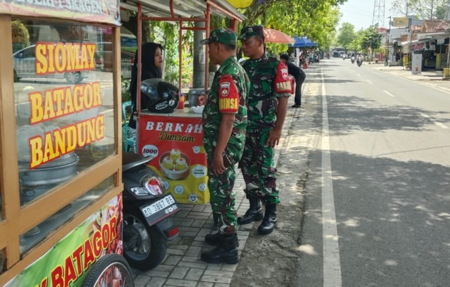 Babinsa Rangkul PKL, Perkuat Ketertiban dan Gairahkan Ekonomi Rakyat