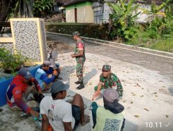 Kebersamaan Jadi Kekuatan, Serka Mukmin Bahas Kondisi Wilayah Bersama Warga