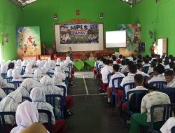 Danramil Plupuh Suntik Semangat Bela Negara kepada 216 Siswa Baru SMPN 1 Plupuh