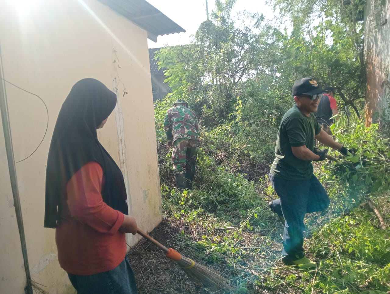 Gotong Royong Tak Boleh Padam, Babinsa Pimpin Aksi Bersih Desa Nganti