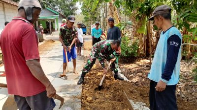 Akses Warga Sempat Terganggu, Babinsa dan Masyarakat Bergerak Cepat Perbaiki Jalan Tegaldowo Akses Warga Sempat Terganggu, Babinsa dan Masyarakat Bergerak Cepat Perbaiki Jalan Tegaldowo