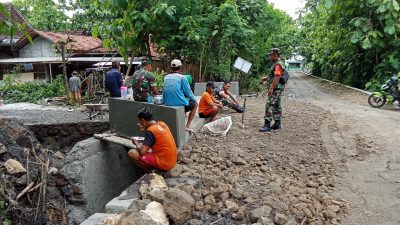 Tak Tunggu Laporan, Babinsa Ngrampal Jemput Informasi Warga demi Jaga Kondusivitas Desa Tak Tunggu Laporan, Babinsa Ngrampal Jemput Informasi Warga demi Jaga Kondusivitas Desa