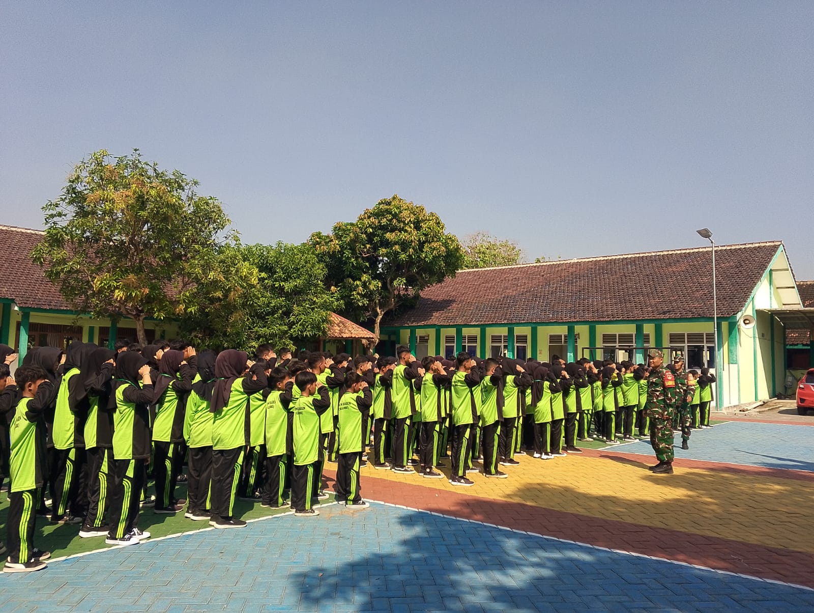 Koramil Kalijambe Gembleng Karakter Pelajar Lewat Latihan PBB di MTsN 8