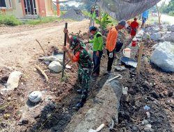 Demi Sawah Tetap Mengalir, Babinsa dan Warga Bergotong Royong Bangun Saluran Irigasi