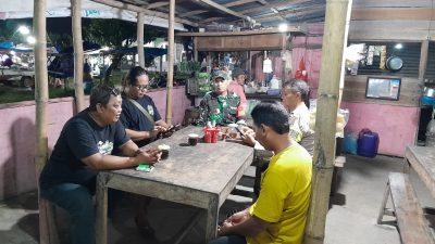 Babinsa Ajak Warga Waspada DBD dan Curanmor, Kebersihan Lingkungan Pun Jadi Sorotan Babinsa Ajak Warga Waspada DBD dan Curanmor, Kebersihan Lingkungan Pun Jadi Sorotan
