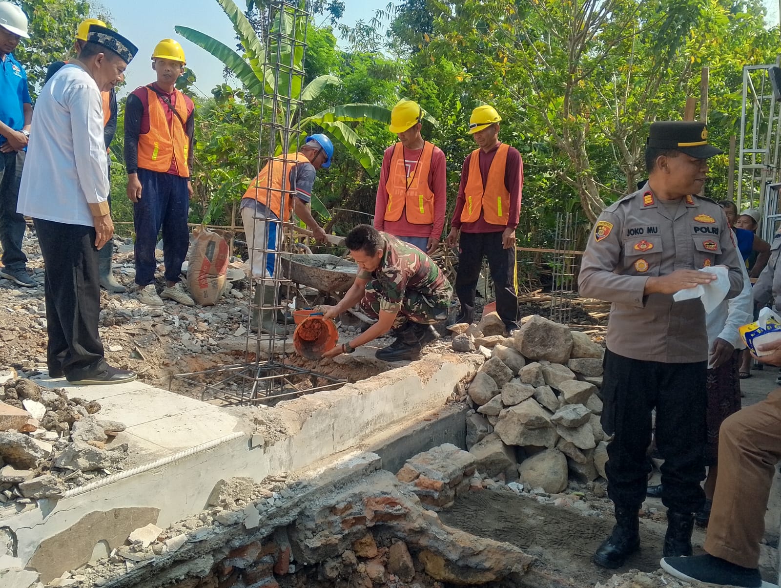 Masjid Al Jihad Mulai Dibangun, Koramil Kalijambe Perkuat Sinergi Warga Bangun Sarana Ibadah