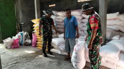 Babinsa Kalijambe Awasi HET Pupuk, Cegah Permainan Harga di Tingkat Kios Babinsa Kalijambe Awasi HET Pupuk, Cegah Permainan Harga di Tingkat Kios