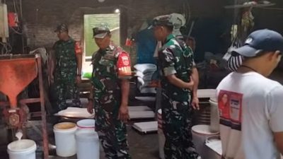 Babinsa Miri Dampingi UMKM Tahu, Tekankan Kebersihan Demi Jaga Mutu dan Kepercayaan Konsumen