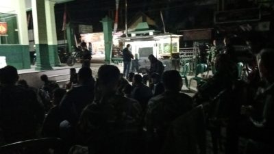 Anggota TNI Kodim 0725/Sragen Bersama Masyarakat Nobar Piala Dunia di Koramil 17/Sumberlawang, Koramil 18/Kalijambe, Koramil 19/Tanon dan Koramil 20/Plupuh