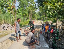 Babinsa Jenar Turun Tangan Bangun Talud, Gotong Royong Warga Makin Kompak