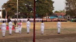 Danramil Plupuh Kawal Khidmat Penurunan Bendera HUT RI ke-81