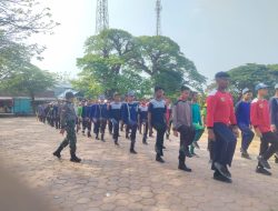 Babinsa dan Polsek Jenar Gembleng Paskibra SMKN 1 Jenar, Siapkan Generasi Disiplin Jelang HUT RI