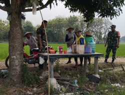 Komsos di Tengah Sawah, Babinsa Gesi Serap Langsung Keluhan Warga