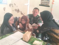 Takut Jarum Suntik, Babinsa Mondokan Turun Tangan Tenangkan Siswa Saat BIAS