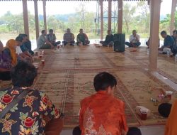 Petani Tanggan Dapat Pembekalan Pemupukan, Babinsa Kawal Penyuluhan Pertanian