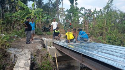 Rangka Baja Mulai Terpasang, Jembatan Kali Bunder Makin Berbentuk