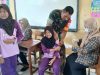 Babinsa Karangmalang Dampingi Imunisasi, Ratusan Siswa Mojorejo Dapat Vaksin DT dan TD