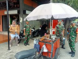 Babinsa Karangmalang Sisir Aktivitas PKL, Jaga Kawasan Tetap Tertib dan Aman