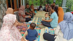 Babinsa Ngrampal Ajak Ibu Tak Absen Bawa Balita ke Posyandu