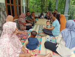 Babinsa Ngrampal Ajak Ibu Tak Absen Bawa Balita ke Posyandu
