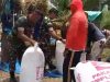 Panen Padi Tiba, Babinsa Ngrombo Ikut Turun Sawah Dampingi Petani Sukarmin
