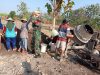 Talud Jalan Jurangjero Digarap Gotong Royong, Babinsa Turun Langsung Bantu Warga