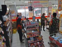 Cegah Kebakaran, Babinsa Cangkol Ingatkan Warga Jangan Lengah Saat Bakar Sampah