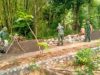 Pangkas Akses Terisolasi, Prajurit Koramil Gesi Terjun Cor Jalan Desa Pilangsari
