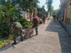 Babinsa Kalijambe Turun Tangan, Jalan Kampung di Tegalombo Dipercantik