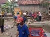 Babinsa Sambirejo Turun Tangan Bongkar Rumah Warga, Gotong Royong Jadi Kekuatan