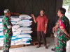Petani Tak Perlu Cemas, Babinsa Mojorejo Turun Cek Pupuk Langsung ke Kios