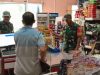 Harga Sembako Dipantau, Babinsa Karangmalang Cek Stok dan Pasokan di Toko Warga