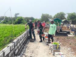 TNI dan Warga Kalijambe Bersatu, Pagar Makam Dibangun dengan Semangat Gotong Royong