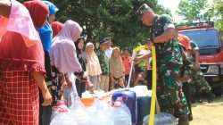 Atasi cuaca ekstrim, Kodim Sragen bantu air bersih, bagikan 1000 es teh, sembako, hingga kursi roda