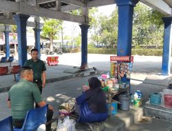 Jaga Sragen Tetap Kondusif, Babinsa Ngrampal Sisir Wilayah Lewat Patroli Keamanan