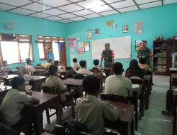 Bentengi Generasi Muda dari Lunturnya Nasionalisme, Babinsa Tangen Tanamkan Wawasan Kebangsaan di Sekolah Dasar