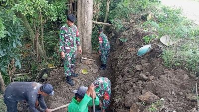 TNI dan Warga Sambirejo Turun Tangan, Gotong Royong Jadi Kekuatan Membangun Desa