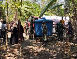 Kemarau Mulai Terasa, Koramil Gesi Pasok Air Bersih untuk Warga