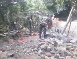Cegah Banjir Sebelum Hujan Tiba, Babinsa Karangmalang dan Warga Swadaya Perbaiki Talud