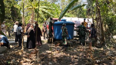 Danramil Gesi Pimpin Langsung Droping Air Bersih, Warga Dukuh Bendorejo Tersenyum Lepas dari Krisis Kekeringan