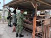 Jaga Lingkungan Tetap Asri, Babinsa  Ingatkan Peternak Kambing Antisipasi Bau Kandang